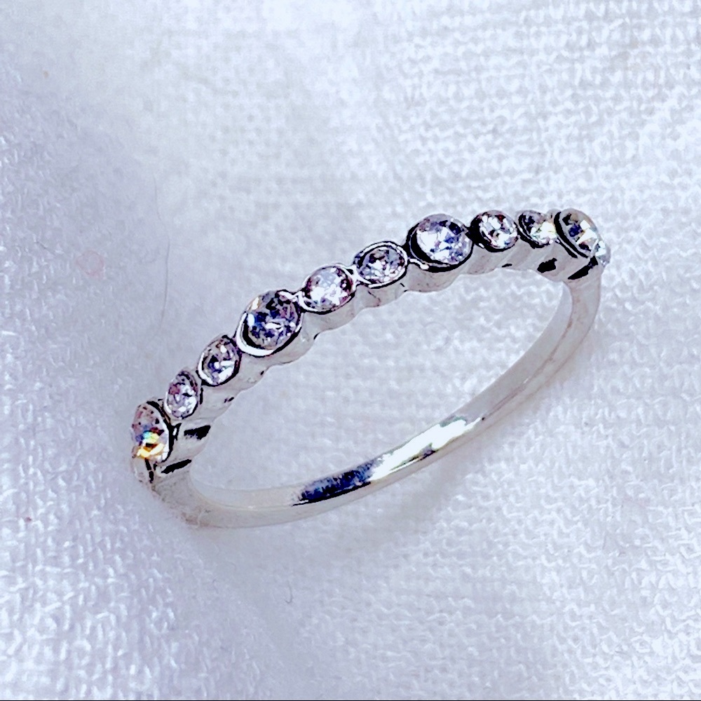 ❣️$25/3❣️ Elegant Rhinestones Sliver Plated Ring - Picture 3 of 9